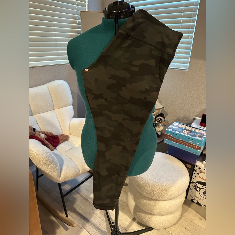 Lululemon Camo Print Women’s leggings
